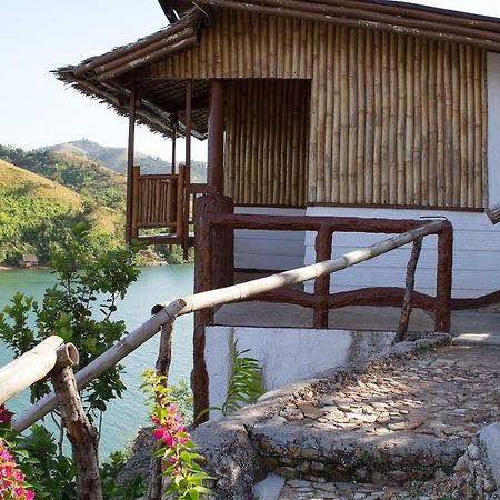 Borac Bay Bungalows Hotel And Resort Exterior photo