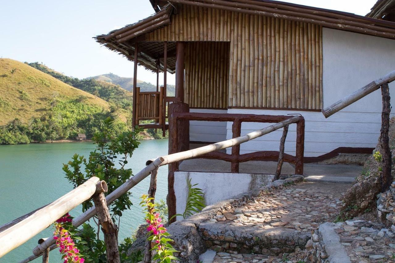 Borac Bay Bungalows Hotel And Resort Exterior photo