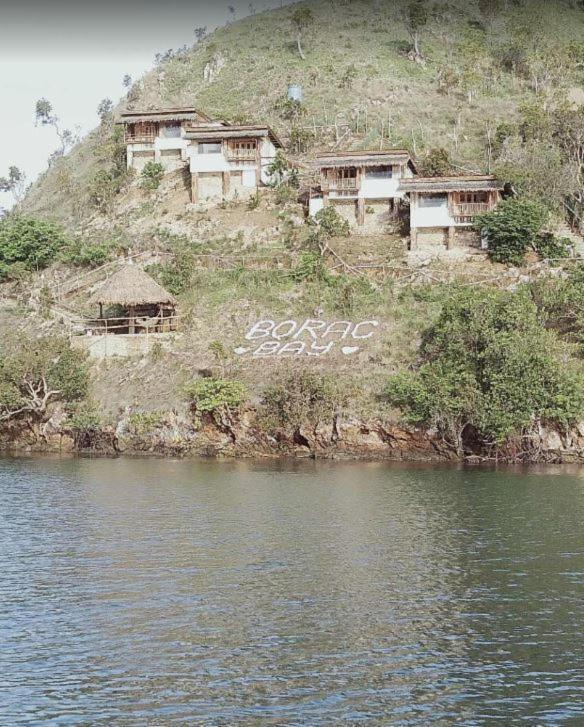 Borac Bay Bungalows Hotel And Resort Exterior photo